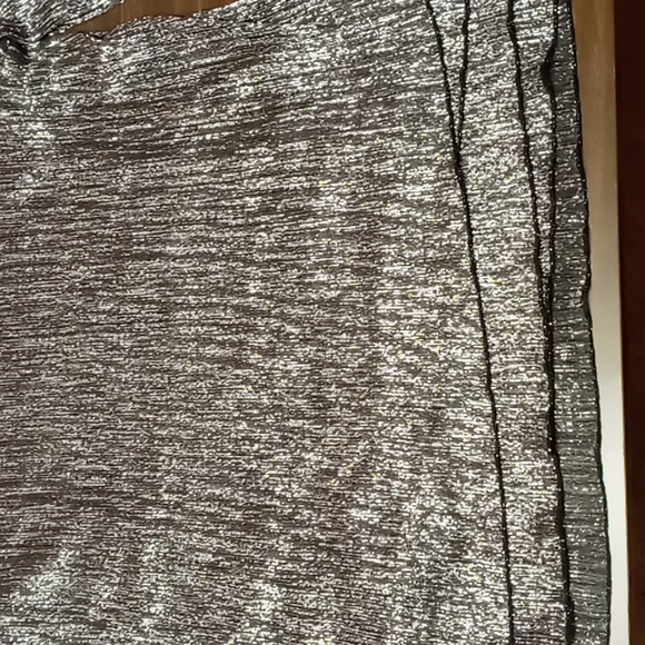 CJ Banks Silver Shimmer Blouse with Front Bottom Ruffles Size 1X - Picture 4 of 5